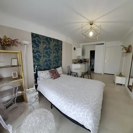 Carnot 1 Apartment *